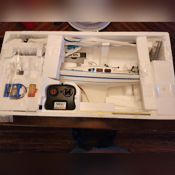 RARE NIB Nikko Mariner Sailboat 1/25  RC Radio Controll 19040BC Tested Complete - Picture 7 of 15